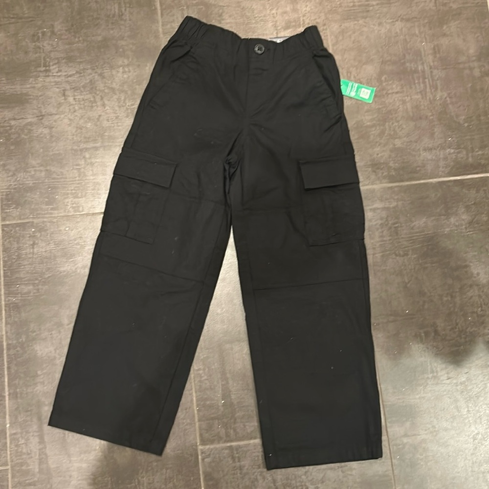 Gap cargo pants NWT. Size 6-7 boys